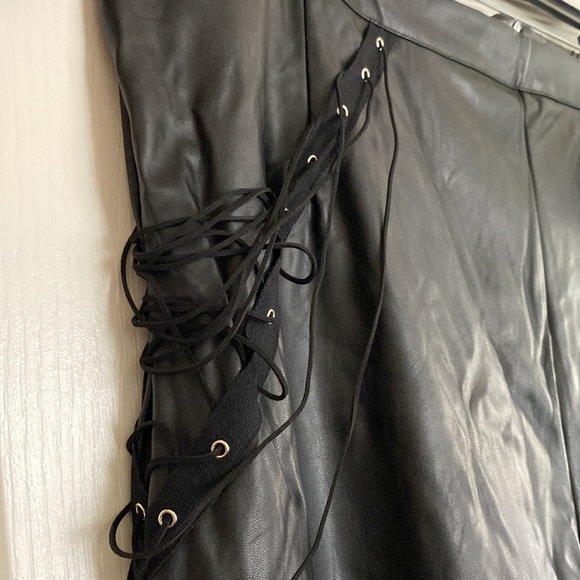 Black faux leather pants - Picture 2 of 3